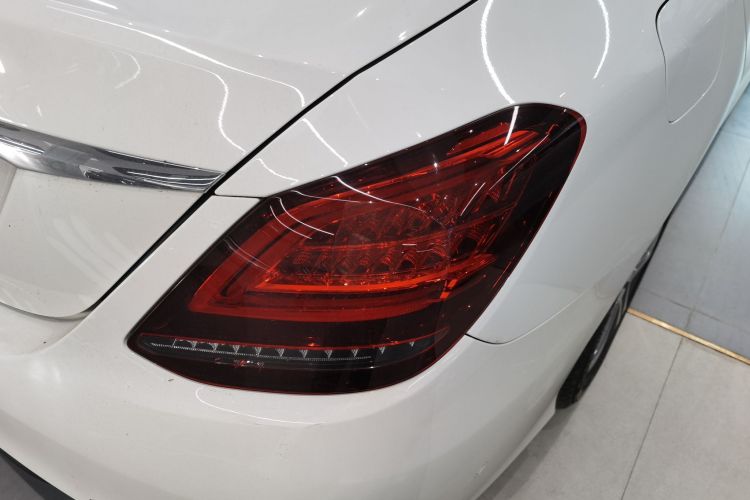 奔驰C级 2020款 C 260 L 运动版车身外观9