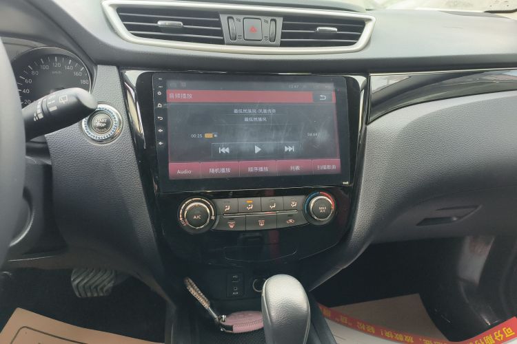 日产 逍客 2016款 2.0L CVT豪华版中控内饰16