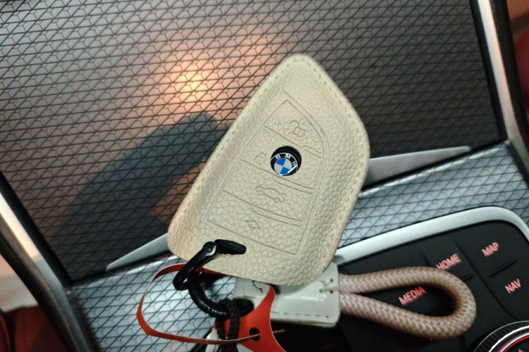 宝马3系 2025款 330Li M运动曜夜套装中控内饰7001