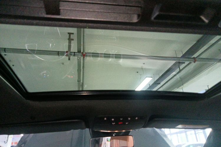 奔驰E级 2017款 E 200 运动型 4MATIC中控内饰22