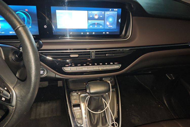 广汽传祺 传祺M6 2019款 270T DCT尊荣版（六座）国VI中控内饰16