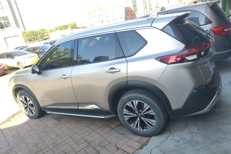 日产 奇骏 2023款 e-POWER 超混双电机四驱豪华版车身外观4