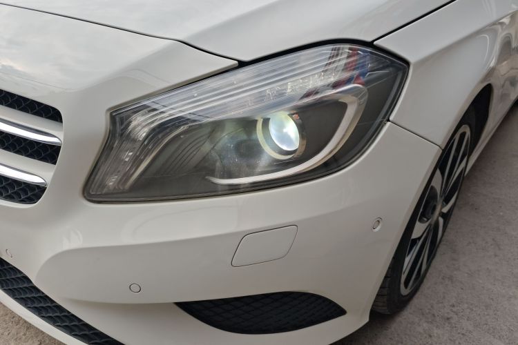 奔驰A级(进口) 2015款 A 200 时尚型局部细节36