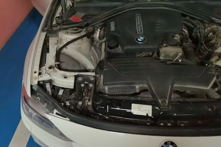 宝马3系 2014款 320Li 时尚型局部细节9006