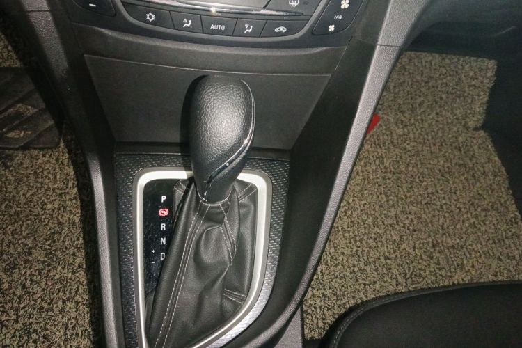 别克 英朗 2019款 18T 自动互联精英型 国VI中控内饰18