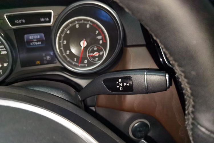 奔驰GLE 2017款 GLE 320 4MATIC 豪华型局部细节18