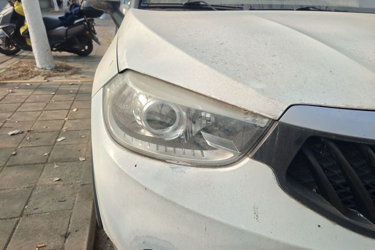 中华V3 2015款 1.5L 手动基本型车身外观8