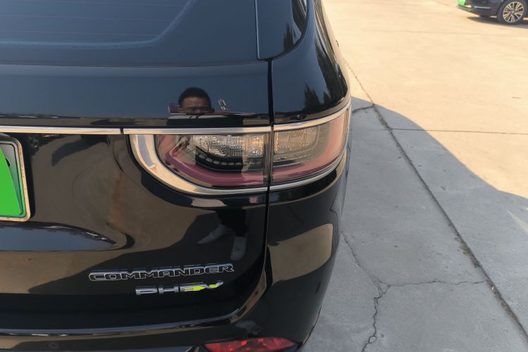 Jeep 指挥官PHEV 2020款 2.0T 插电混动臻享版车身外观9