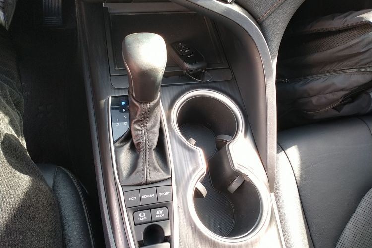 丰田 凯美瑞 2021款 双擎 2.5HG 豪华版中控内饰18