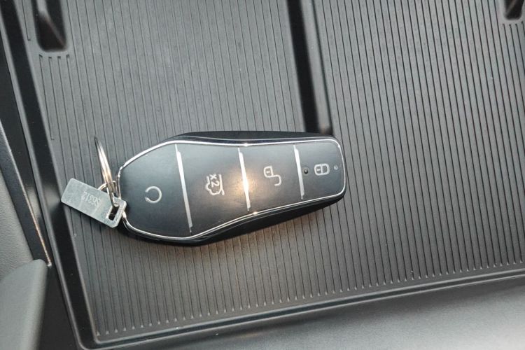 比亚迪 秦L 2024款 DM-i 80KM超越型中控内饰11