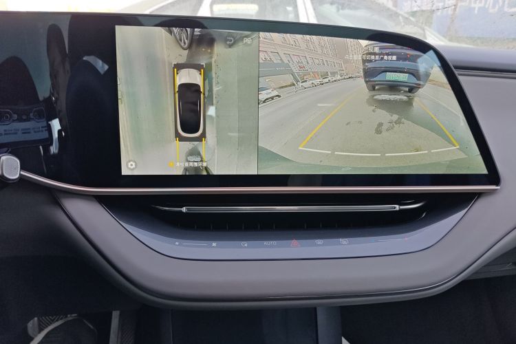 红旗EH7 2024款 760 Pro+ 四驱版中控内饰16