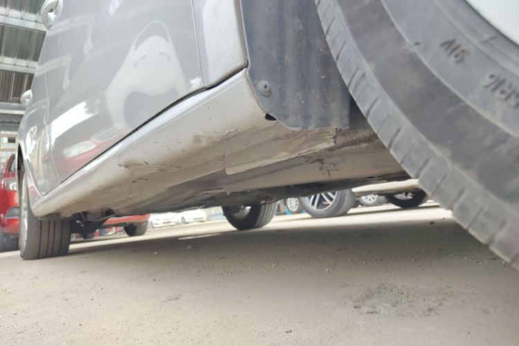 大众 朗逸 2013款 改款经典 1.6L 自动舒适版机舱底盘29