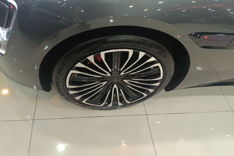 阿维塔12 2025款 Ultra增程版车身外观6003