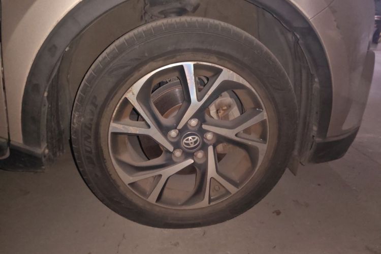 丰田C-HR 2018款 2.0L 领先天窗版 国VI车身外观10