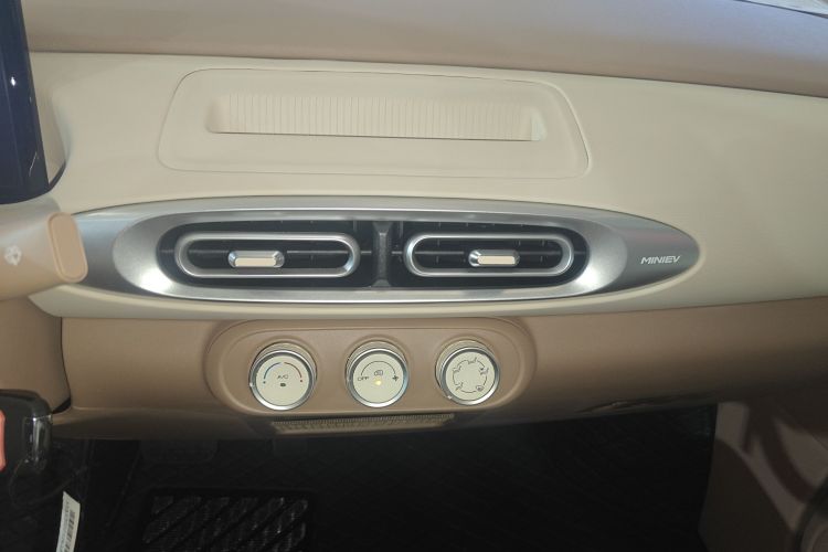 五菱汽车 宏光MINIEV 2025款 四门版 进阶款中控内饰16