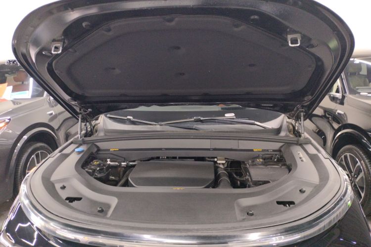 理想汽车 理想L8 2024款 Ultra机舱底盘24