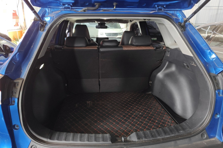 丰田 卡罗拉锐放 2022款 2.0L 豪华版机舱底盘23