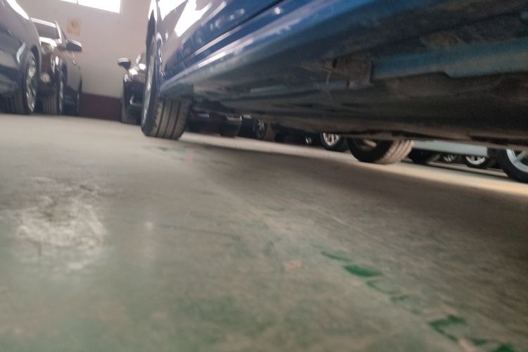 丰田 雷凌 2022款 185T CVT豪华版机舱底盘29