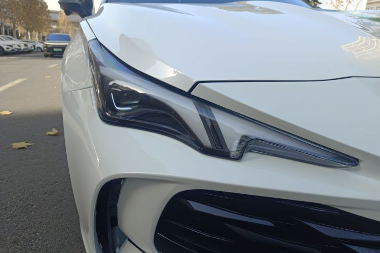 名爵 MG7 2023款 2.0T 自动猎美奢享版车身外观8