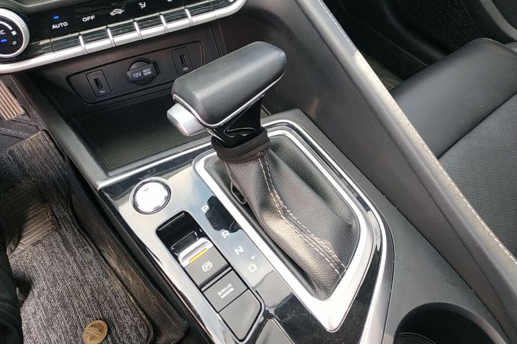 长安 逸动 2020款 PLUS 蓝鲸NE 1.4T GDI DCT尊贵型局部细节18