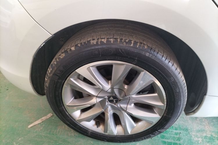 DS 5 2015款 1.6T 雅致版THP160车身外观6008