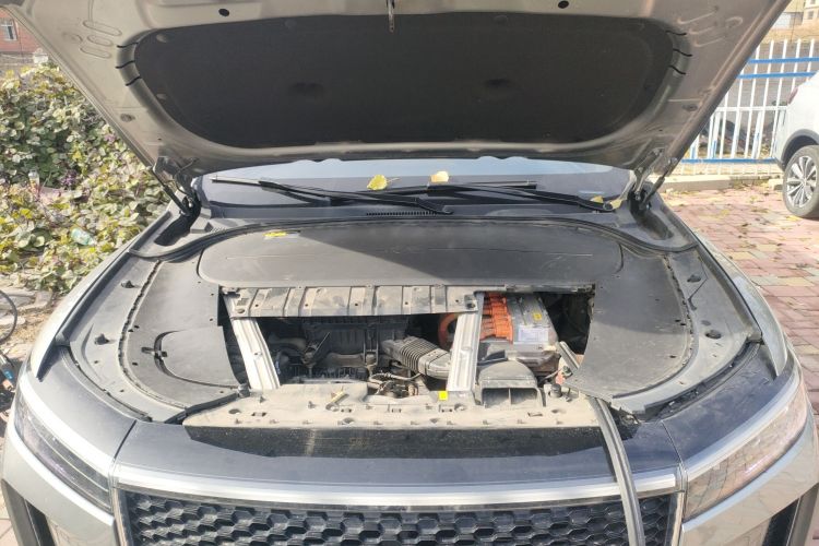 理想汽车 理想ONE 2020款 增程6座版机舱底盘24