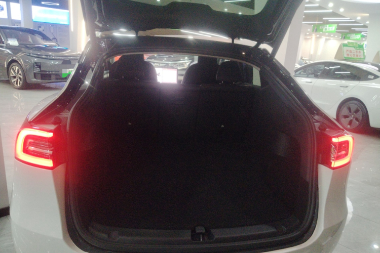 特斯拉 Model Y 2022款 改款 后轮驱动版机舱底盘23