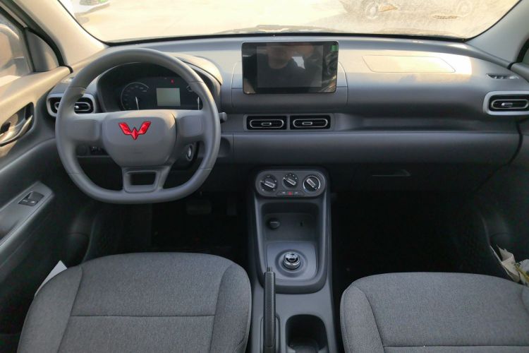 五菱汽车 五菱宏光新能源 2024款 纯电版 300KM 标准型中控内饰7002