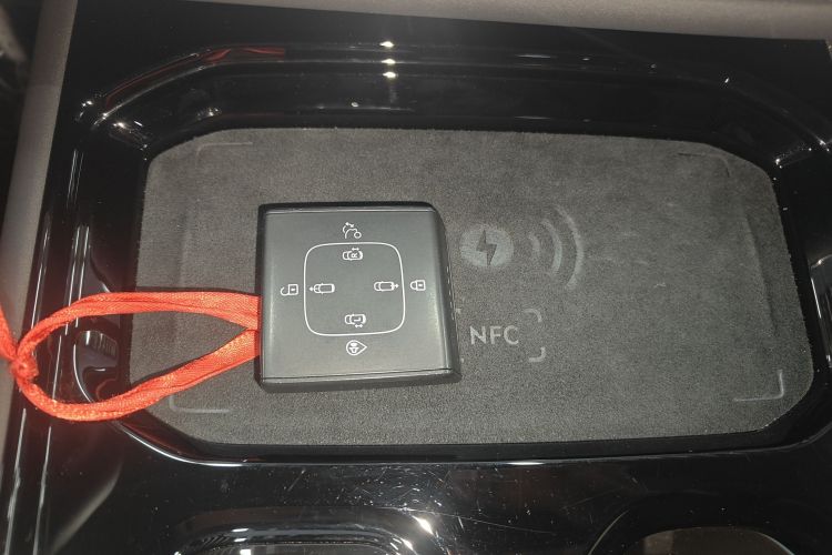 沃尔沃EM90 2025款 Ultra 六座中控内饰7001