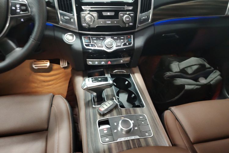 哈弗H9 2017款 2.0T 柴油四驱尊享型 5座中控内饰18