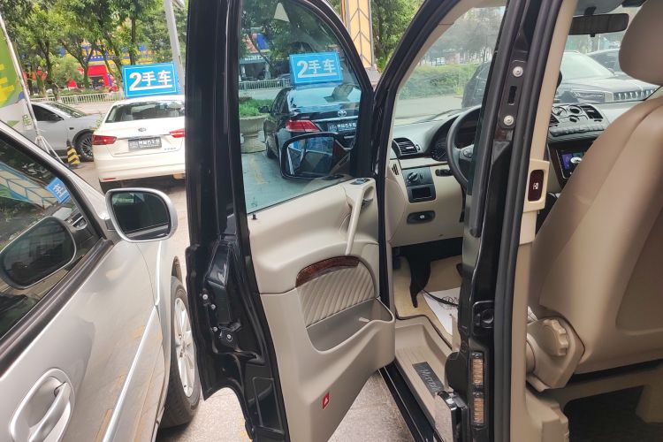 奔驰 唯雅诺 2013款 3.0L 舒适版中控内饰7007