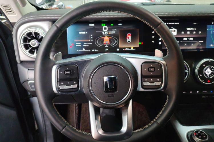 坦克300 2023款 越野版 2.0T 征服者中控内饰13