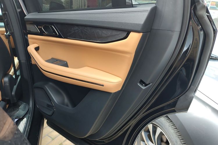 领克09 EM-P 2021款 2.0T PHEV Halo 七座中控内饰45