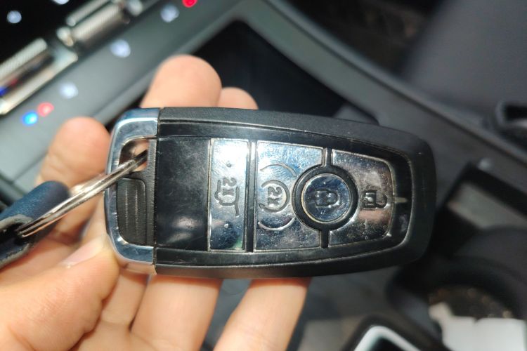 林肯 冒险家 2023款 2.0T 两驱尊享版中控内饰7001