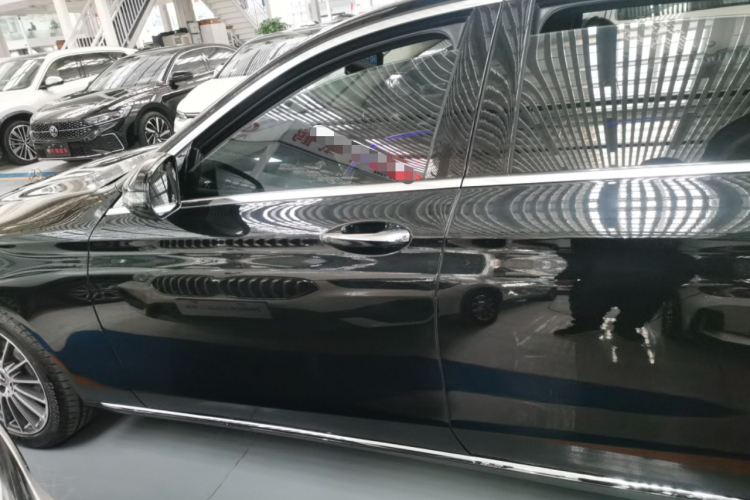 奔驰E级 2023款 改款 E 260 L车身外观4