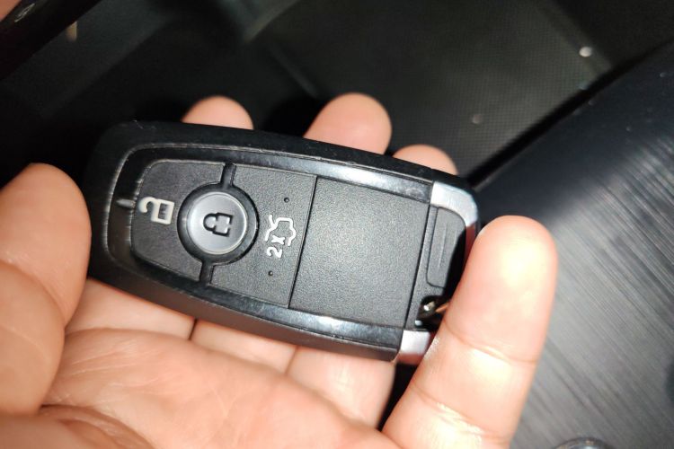 福特 福克斯 2020款 三厢 EcoBoost 180 自动锋潮型中控内饰7001