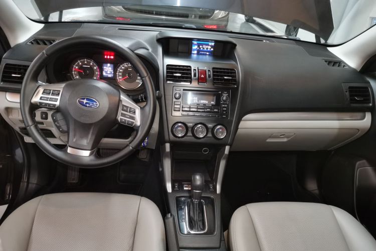 斯巴鲁 森林人 2013款 2.5i 自动豪华版中控内饰7002