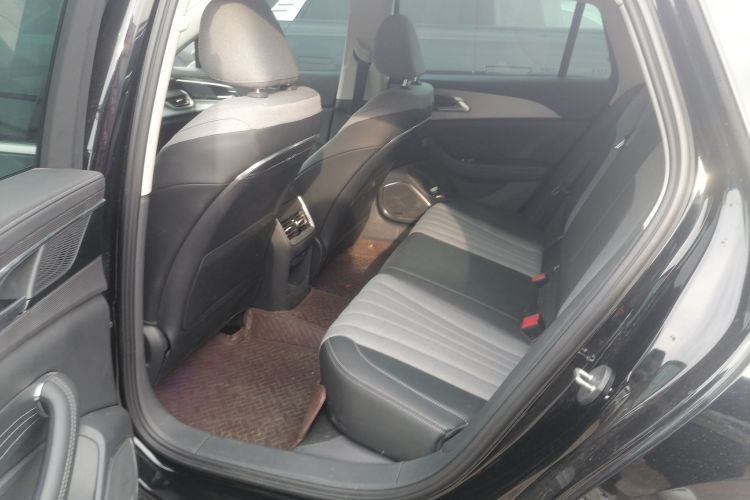 红旗H5 2024款 1.5T DCT智联旗悦版中控内饰7004