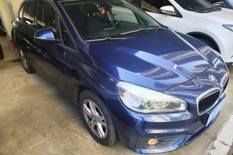 宝马2系旅行车 2016款 218i 领先型车身外观3