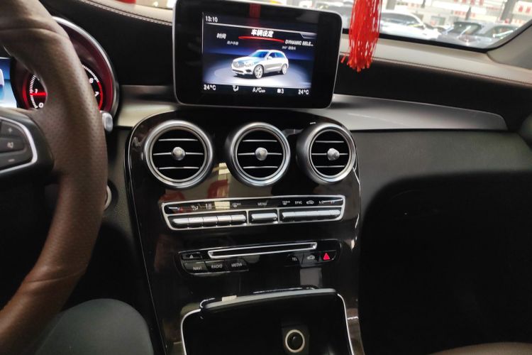 奔驰GLC 2018款 GLC 260 4MATIC 豪华型中控内饰16