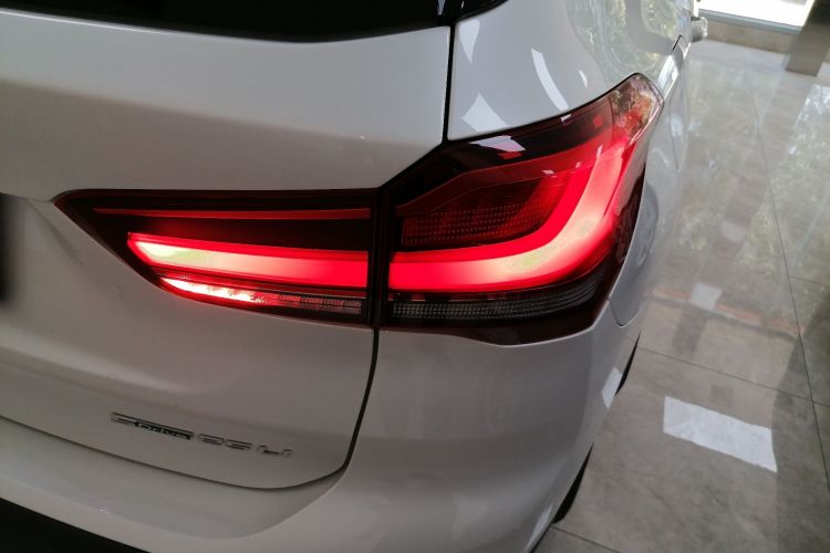 宝马X1 2022款 sDrive25Li 领先型车身外观6006