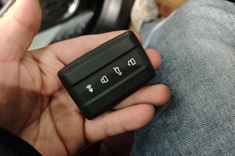 坦克300 2025款 2.4T 柴油版中控内饰7001