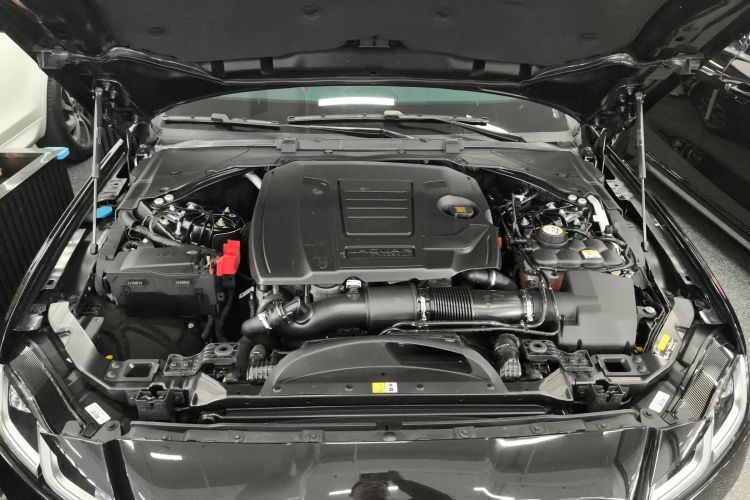 捷豹XFL 2023款 XFL 2.0T P250 两驱精英运动版机舱底盘24