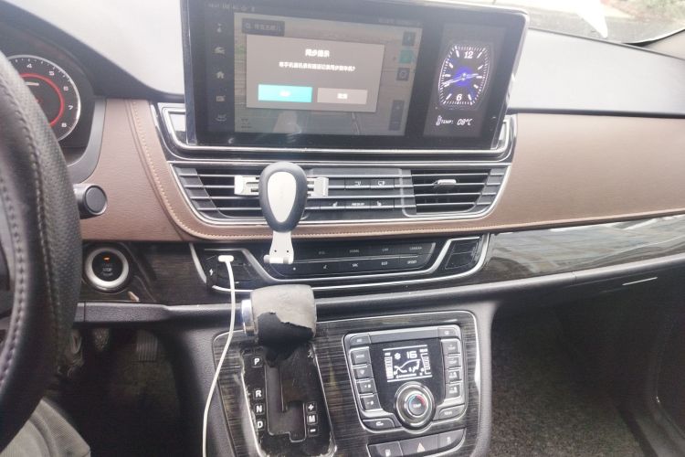 上汽大通MAXUS 大通G10 2018款 PLUS 2.0T 自动豪华行政版中控内饰16