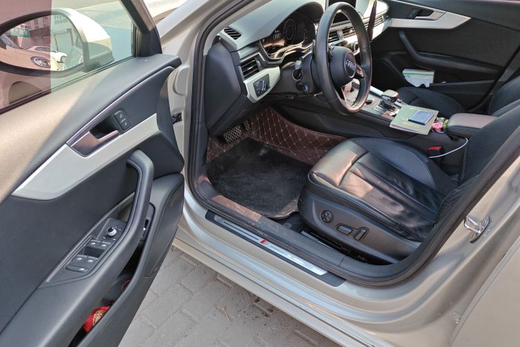 奥迪A4L 2018款 30周年年型 40 TFSI 时尚型中控内饰20