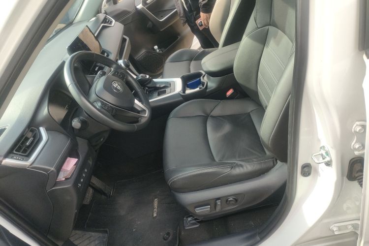 丰田 威兰达 2023款 双擎 2.5L E-CVT两驱豪华PLUS版中控内饰19