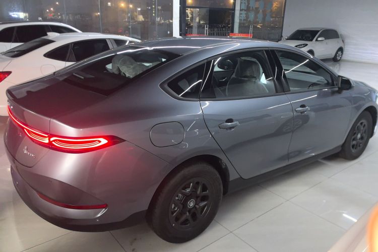 比亚迪 秦PLUS 2025款 DM-i 智驾版 55KM领先型车身外观6005