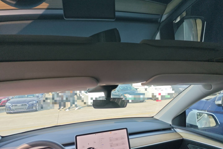 特斯拉 Model Y 2022款 Performance高性能全轮驱动版中控内饰22