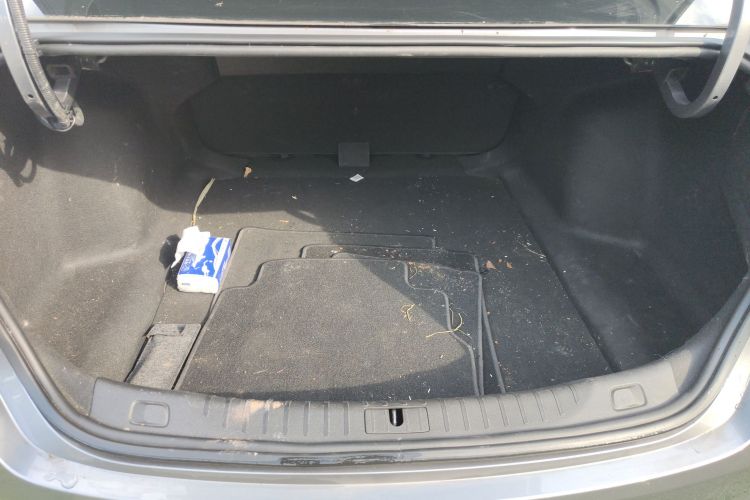 别克 威朗 2022款 Pro 533T 乐享版机舱底盘23