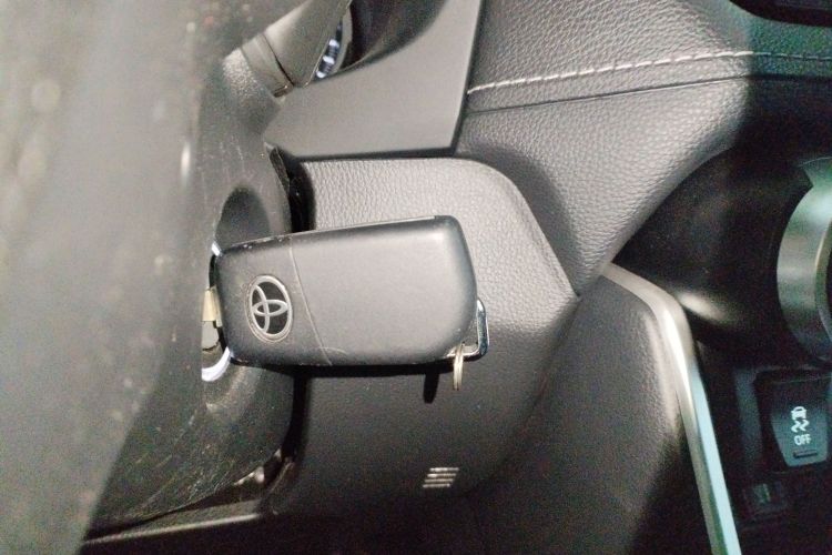 丰田 威兰达 2023款 2.0L CVT两驱领先版中控内饰7001